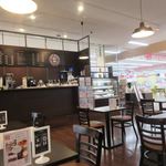 CAFE RESTO Kaden Sumairu Kan Yamada Fukuoka Shimen Honten - お店はヤマダ電機福岡志免本店の２階にあります。