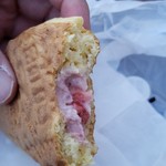 Omede Taiyaki Honpo Itoyokado Fukaya Ten - 苺レアチーズ鯛焼き