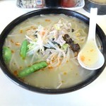 Ramen no Mise Ajihei - コショーとラー油を投入