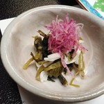 Keiryu Onsen Kanmuri So - 小鉢：池田産山葵おひたし長芋昆布〆