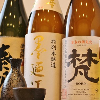 配合季節和料理的珠玉一碗。品嘗著嚴選的日本酒休息片刻。