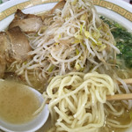 Tsuruno Ya - 深蒸し麺が優しいスープに絡む