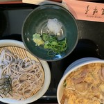 Hanami Tei - 親子丼（ざるそば付）（￥890）（お昼のみ）