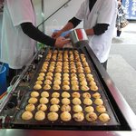 Honke Ootako Dotonbori Ten - たこ焼き職人の技術も日本一！！はやいです！