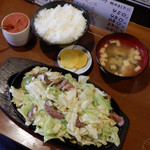 Bikkuri Yaki Tei Sawara Ten - ランチ1人盛￥860