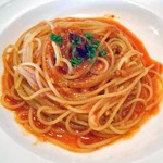 イタリア料理＆バール たんと - ニンニクたっぷりのトマトパスタ