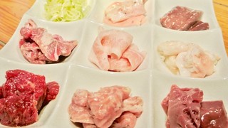 Sumibi Horumon Yakiniku 720 - 牛豚鶏ほるもんの盛合せ