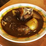 インディアン・レストラン　ロタ - 骨付きビーフのカレー。