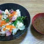 Sushi Yoshi - おまかせ丼　税込800円