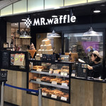 MR. waffle Etika Ikebukuro Ten - 家紋のようなアイコンが好き。