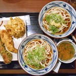 丸亀製麺 - ぶっかけ（並・冷）（サービスでもう一杯）＆ 帆立かき揚げ（ミニ）＆ かしわ天 ＆ ちくわ磯辺天