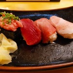 Sushi Izakaya Yadai Zushi Iwakuni Eki Mae Cho - お店一押し　まぐろざんまい握り( v^-゜)♪