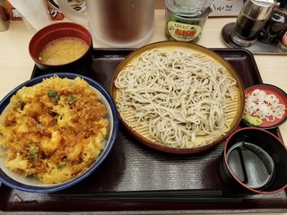 Ten-don Tenya Sanshain Shiti Ten - かき揚げ天丼・そばセット。