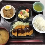 カケショク - 2019/09/05
日替り肉定食 デミソースカツ 500円
選べる小鉢×2皿付き