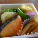 Chigasaki Hamadaya Terasumoru Shonan Ten - お赤飯弁当