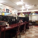 Chinese Dining Hanahana - カウンター席＆小上がり席(奥)