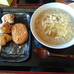 そばごめ屋 - 温かいカレーそばごめ汁＋チーズ、唐揚げ、コロッケです♪