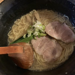 Men Tsurutsuru Tei - 特選塩ラーメン(780円)は出汁が特徴です。