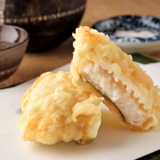 Tempura fried in two types of the highest quality oil is crispy and light, and the flavor of the ingredients is concentrated!