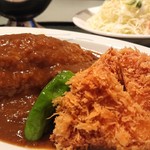 RESTAURANT Shin - カレーをかけた様子、特製海老カツカレー