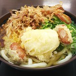 Murasaki Bizen Ten - かけうどん大380円 おむすび100円 玉子天100円