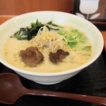 Family Hall - とんこつラーメン：890円