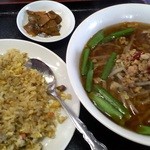 Taiwanese Fukuchan Shokudo - 平日ラーメンセット680円（撮影前に炒飯を一口食べてしまいました。汗）