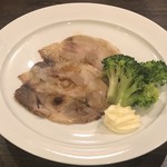 なら - 料理写真:お通しのチャーシューとブロッコリー