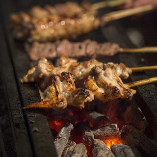 熟練の店主が炭火で焼き上げる絶品の焼鳥【幻の地鶏→天草大王】