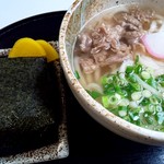 Otagawa Kakimaruya - 山賊むすび　200円と、肉うどん　400円