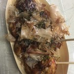 Takoya - キャーーー！！！大粒のたこ焼き！6個¥400。
                        
                        焼きたてだから勿論熱々ヽ(´o｀
                        
                        