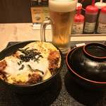 松のや - カツﾄﾞ━━━━m9(ﾟ∀ﾟ)━━━━ﾝ!!  
            まさかの深夜のかつ丼！
            大判ヒレかつ丼 豚汁セット＋生ビール！