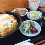 Wakatake - 煮込みカツ丼には色々付いてました。