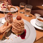 Cafe & Books Bibliotheque Fukuoka Tenjin - 