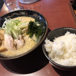 Hokkaido Ramen Himuro Kameido Ten - 2019/11/4 ランチで利用。
                        札幌味噌ラーメン(830円)