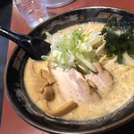 Hokkaido Ramen Himuro Kameido Ten - 2019/11/4 ランチで利用。
                        札幌味噌ラーメン(830円)