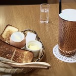 Sansui Mizudashi Coffee - 「ダッチラテ：アイス(530円）」に「100円モーニング」を付けました。