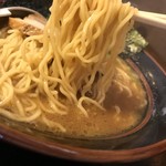 Ueda Ramen Hachi - 豚骨醤油らあめん(中)＠880円