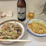 Masudaya - 肉炒め単品500円、玉子焼き300円、瓶ビール550円