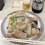 Masudaya - 肉炒め単品500円、瓶ビール550円