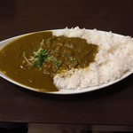 デウラリ - カレーライスランチ７２６円（税込）ほうれん草ミンチ