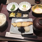 Tonkatsu Hamakatsu Hakata Deitosu Ten - 朝膳「銀ひらすの西京焼き」（800円）