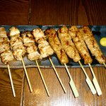 Kushiyaki Sakana Shinjuku Miyagawa Showa Biru Ten - 日向鶏の串焼き