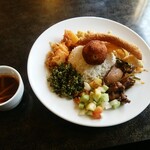 ラサ ヴィマナ - スリランカのライス&カレー1000円　　長粒米の上にコロッケがトッピング(’-’*)♪