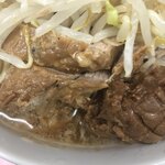 Ramen Jiro Koiwa Ten - 豚増しアップ、豚はもう一個埋もれてます