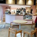 COFFEE STYLE UCC Atore Kichijoji Ten - 店内。先にレジで注文して会計を済ませる。