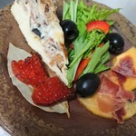 Cocktail Lounge Kibi - 筋子のスモーク、キノコのキッシュ、わさび菜のサラダ、柿と生ハム