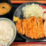 Kushi Katsu Dengana Kanda Minamiguchi Ten - ジャンボチキンカツ定食(ご飯大盛) 630円(大盛＝同価格)