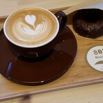 エイト・オー・エイトマウンテン - ◆「808 Latte」 ラテ  ◆「Donut」ベークドドーナツ