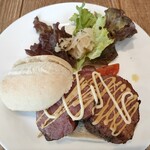 BBQ & Cafe Koenig Hon Ten - ローストポークサンド ¥1,320